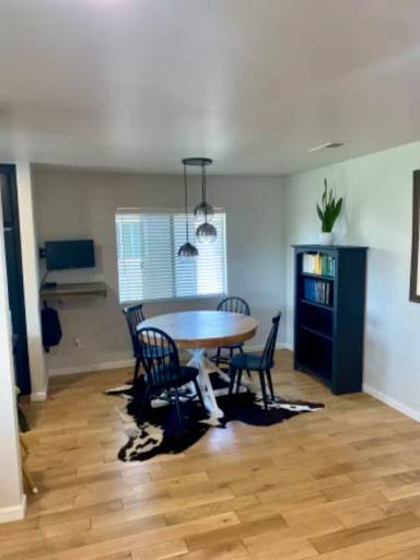 Main picture of 2703 W Meadowwood