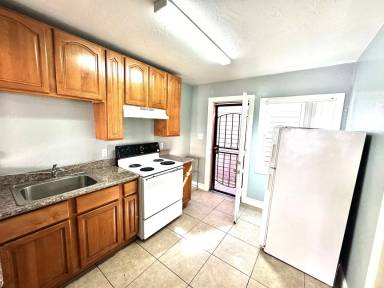 Main picture of 6120 Foothill Blvd
