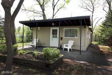 Main picture of 215 E Traube Ave