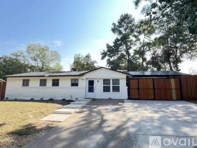 Main picture of 1916 Dogwood Dr