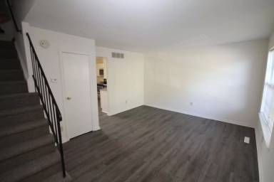 Main picture of 1473 Charlestown Dr