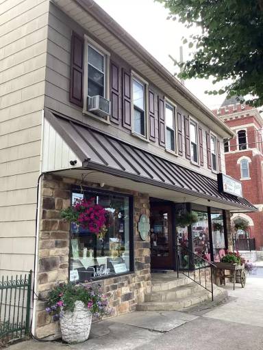 Main picture of 131 E Main St