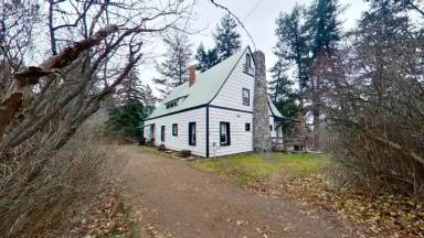 Main picture of 632 1st Ave E