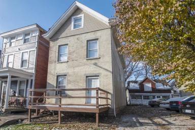 Main picture of 2357 Victor St