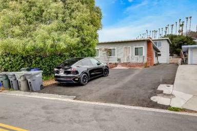 Main picture of 523 N Citrus Ave