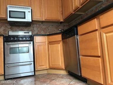 Main picture of 72 W 69th St