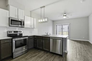 Main picture of 711 S Frio St
