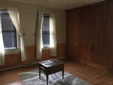 Main picture of 318 W Commerce St