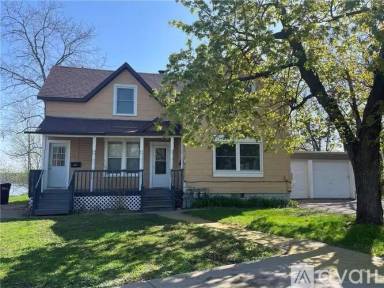 Main picture of 704 N Eddy St