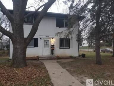 Main picture of 1000 16th Ave N