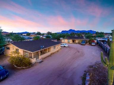 Main picture of 225 South Grand Dr Apartments