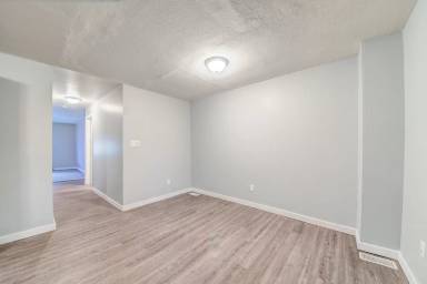 Main picture of 438 Kathleen St