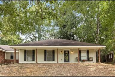 Main picture of 62 Sharmont Dr