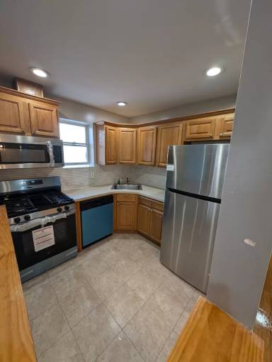 Main picture of 64 Village Rd N