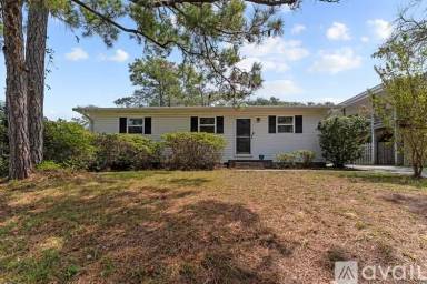 Main picture of 100 SE 35th St