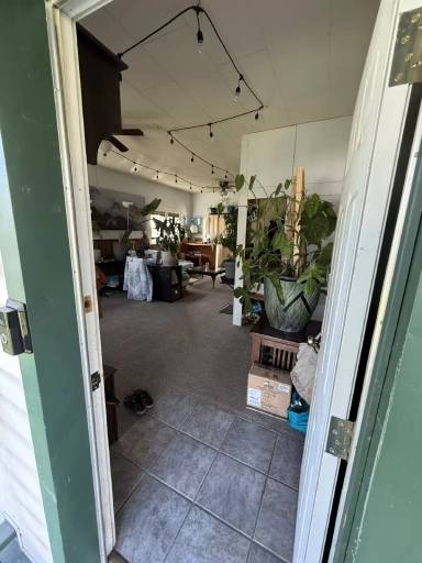 Main picture of 534 Somers Ave