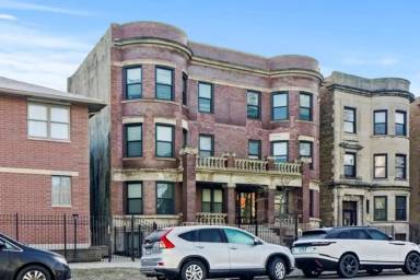 Main picture of 4521 S Michigan Ave