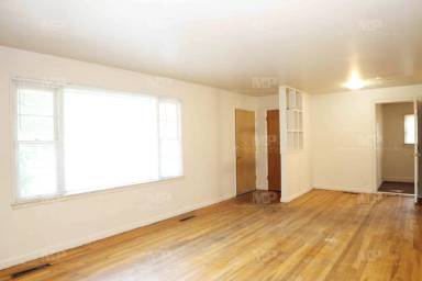 Main picture of 609 W Prospect Rd