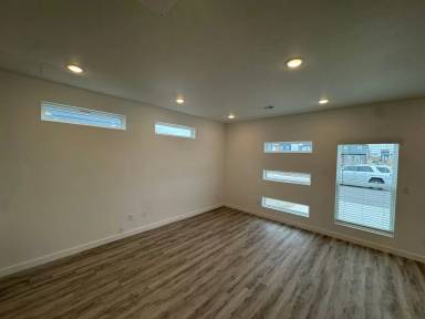 Main picture of 891 New York Ave