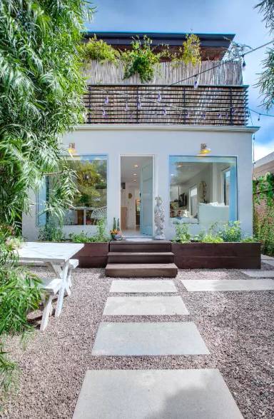 Main picture of 330 Venice Way