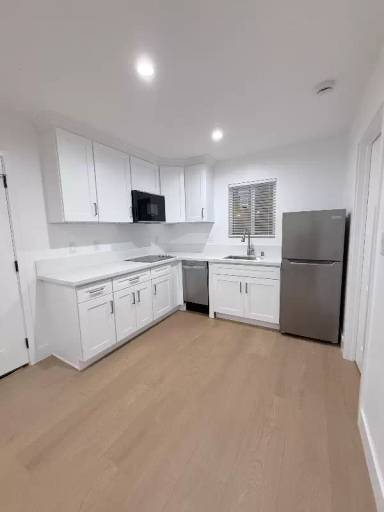 Main picture of 442 E 44th Cir