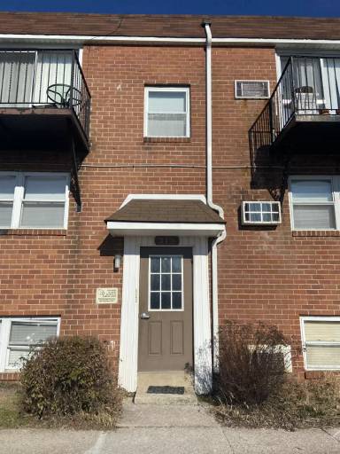 Main picture of 313 W Poplar St