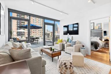 Main picture of 552 W 54th St