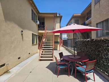 Main picture of 317 E Elmwood Ave