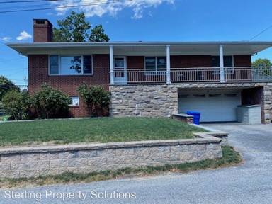 Main picture of 576 N Broadway