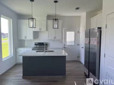 Main picture of 200 S Ridge Ln