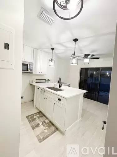 Main picture of 1325 W 41st St
