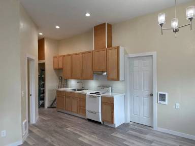 Main picture of 902 S 29th Ave