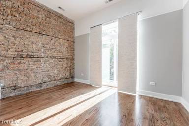 Main picture of 1836 W Augusta Blvd