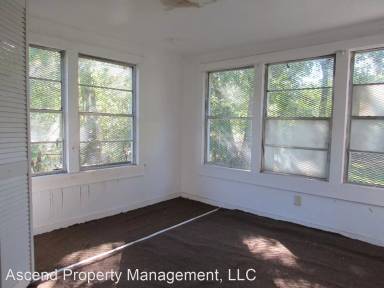Main picture of 820 W 23rd St