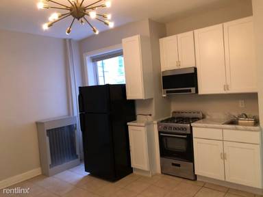 Main picture of 169 Manhattan Ave