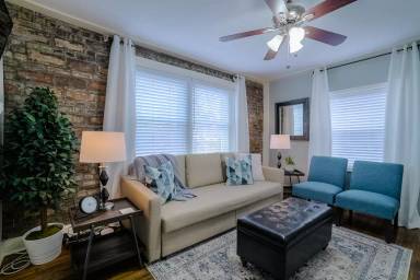 Main picture of 3809 Mercier St