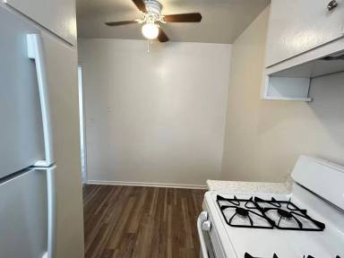 Main picture of 758 Newport Ave