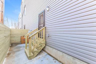 Main picture of 429 E Upsal St