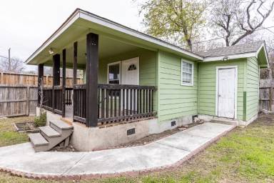 Main picture of 211 Adaes Ave
