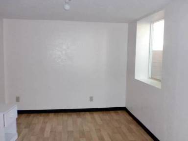 Main picture of 735 E Front St