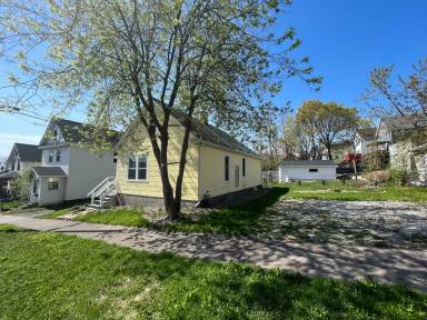 Main picture of 617 N 9th Ave E