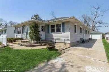 Main picture of 2919 Russell Dr NE