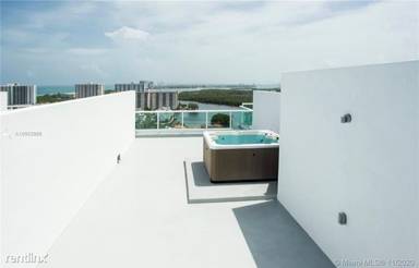 Main picture of Parque Towers Condo