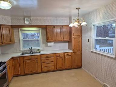 Main picture of 4684 Wakefield Ave NE