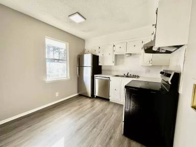 Main picture of 32 Stoneybrook Ln