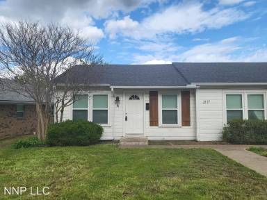 Main picture of 2117 N Crockett St
