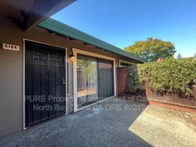 Main picture of 6164 Country Club Dr