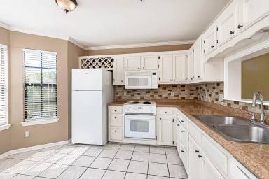 Main picture of 9855 Siegen Ln