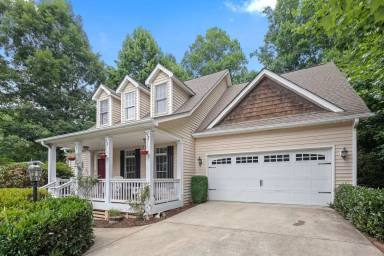 Main picture of 6 Winding Oak Dr