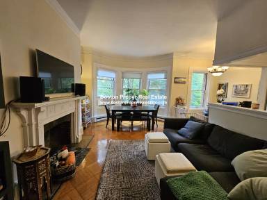 Main picture of 477 Beacon St